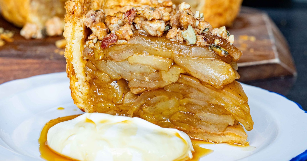 Apple Maple Pecan Crumble Pie